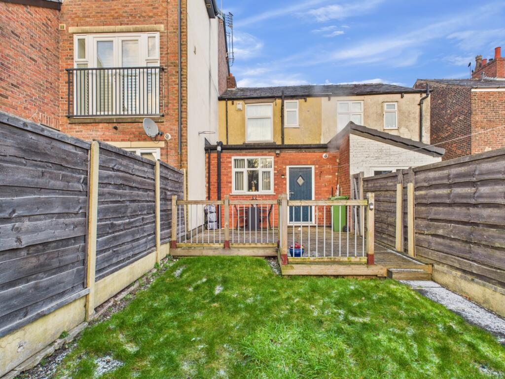 CAM03729G0-PR0203-STILL020