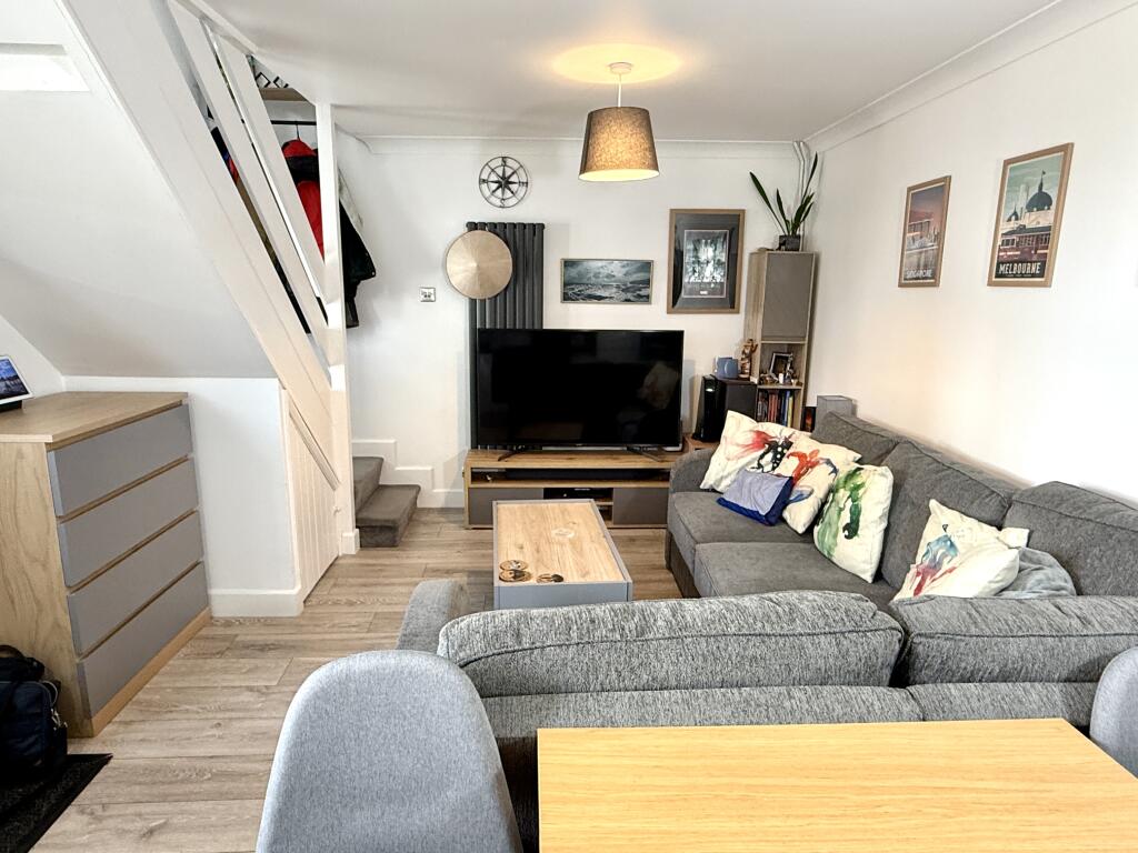 Living room/ kitchen