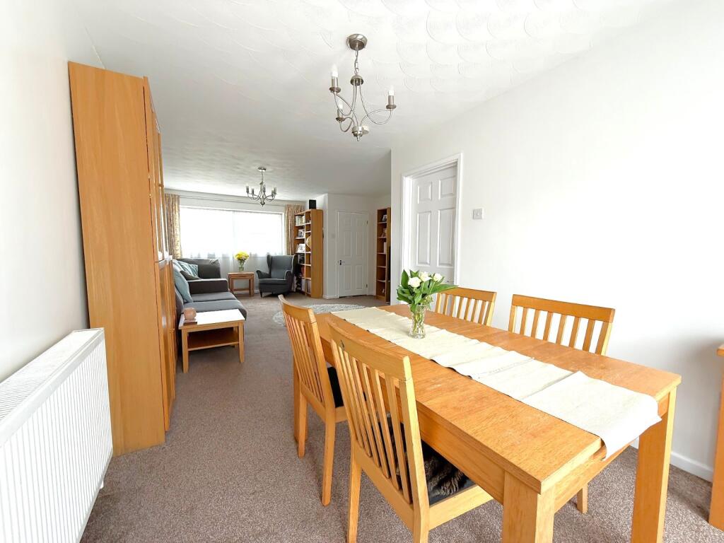 Lounge-Dining Room