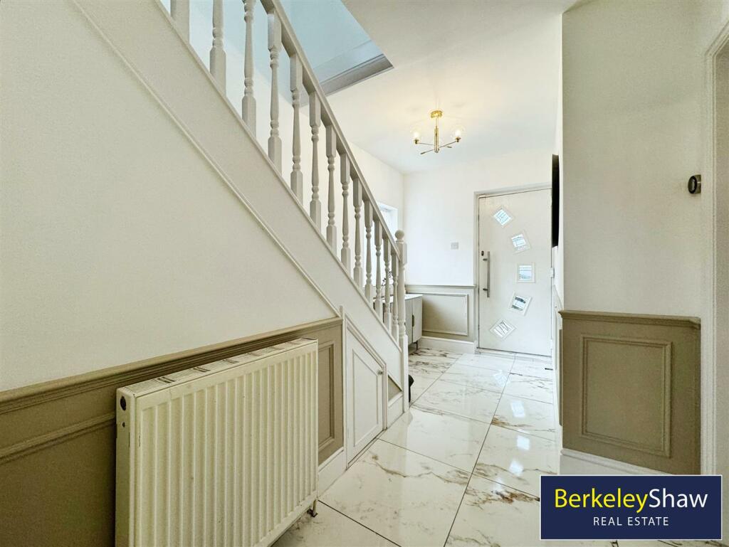 Entrance hall (2)