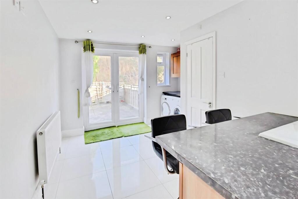1178fe5f-kitchen2.jpg