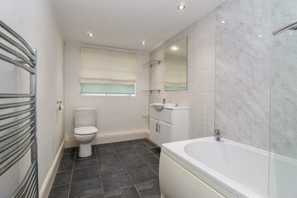 BATHROOM/W.C.