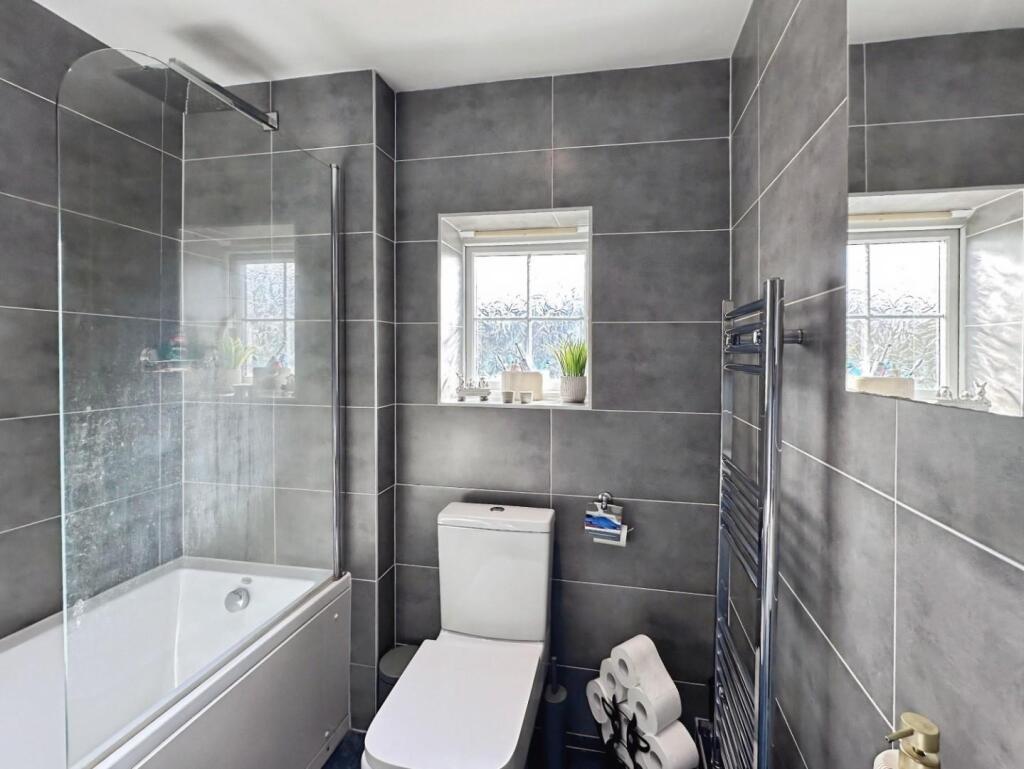 7254e14a-Bathroom 201.jpg