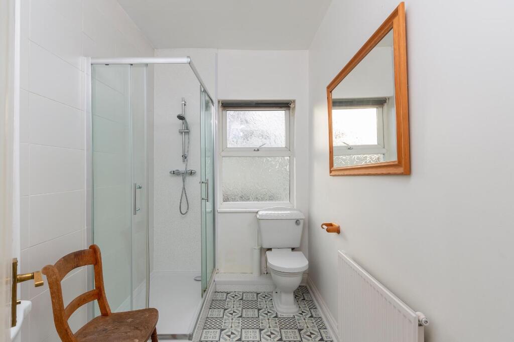 3Y2REN - Bathroom C.jpg