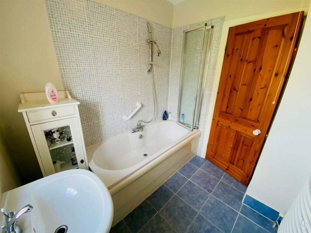 roberttown lane 14 bath.jpg