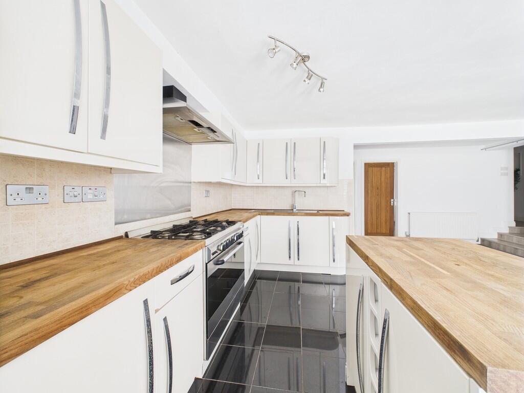 CAM02089G0-PR0523...