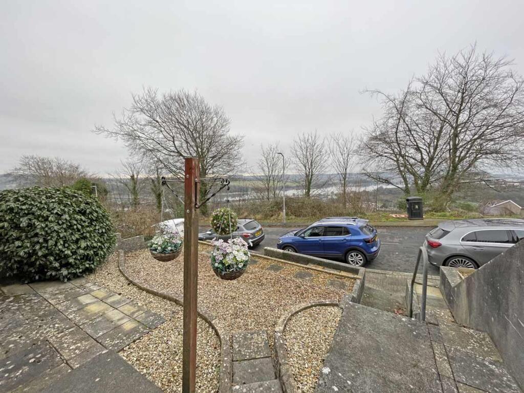 Severn Place 88 - Front Garden.jpg