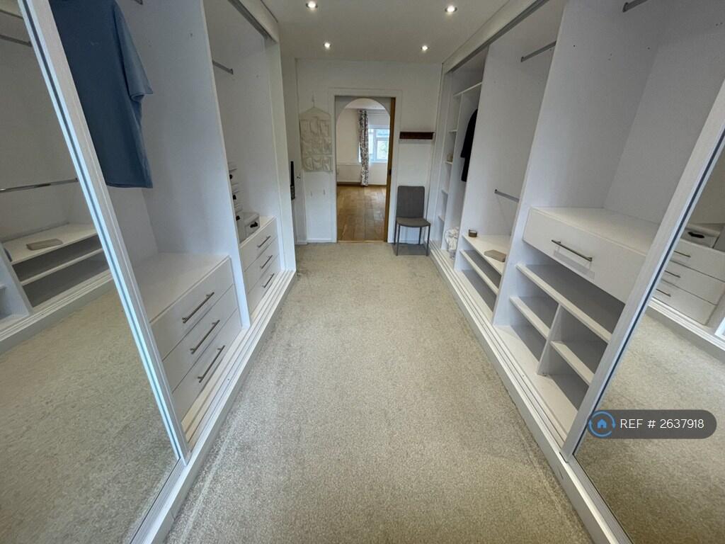 Walk-In Wardrobe
