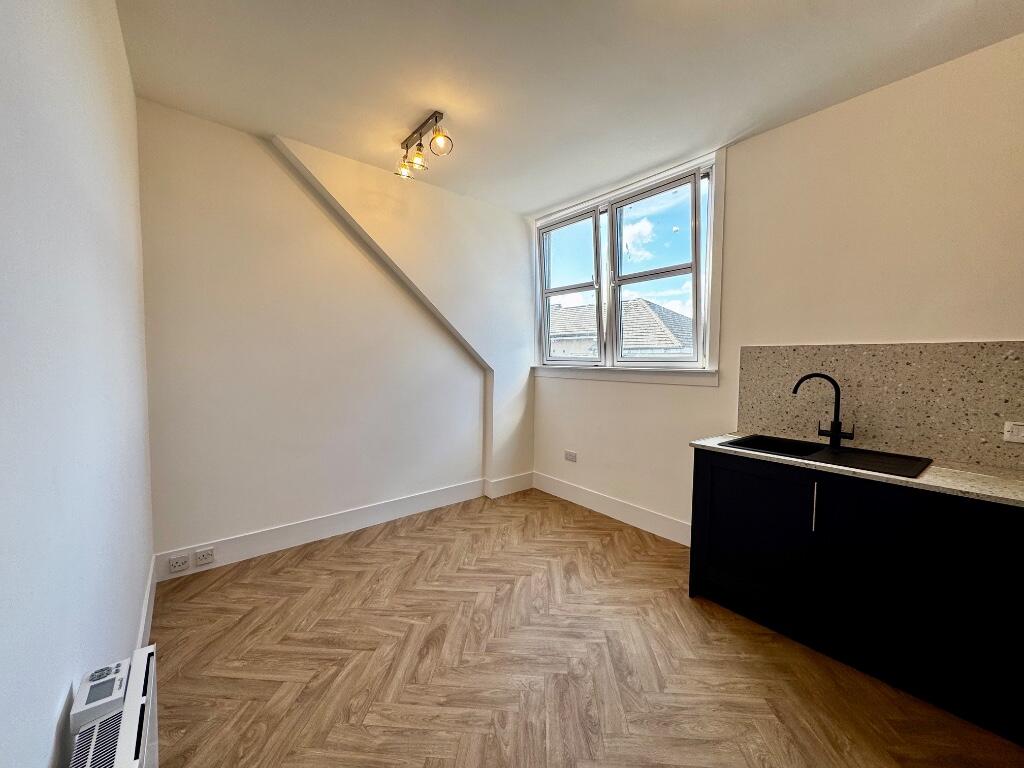 Kitchen / Lounge
