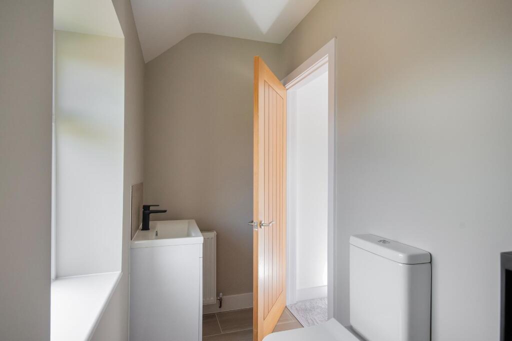 4H2LBH - Ensuite A.jpg