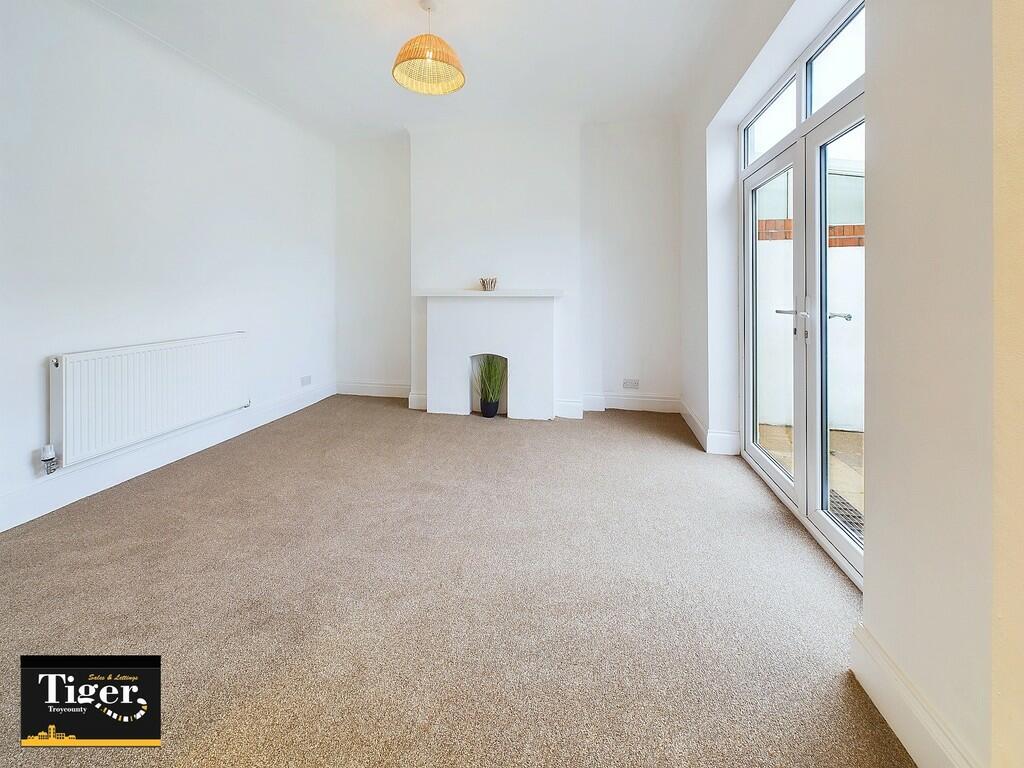 CAM02176G0-PR0353...