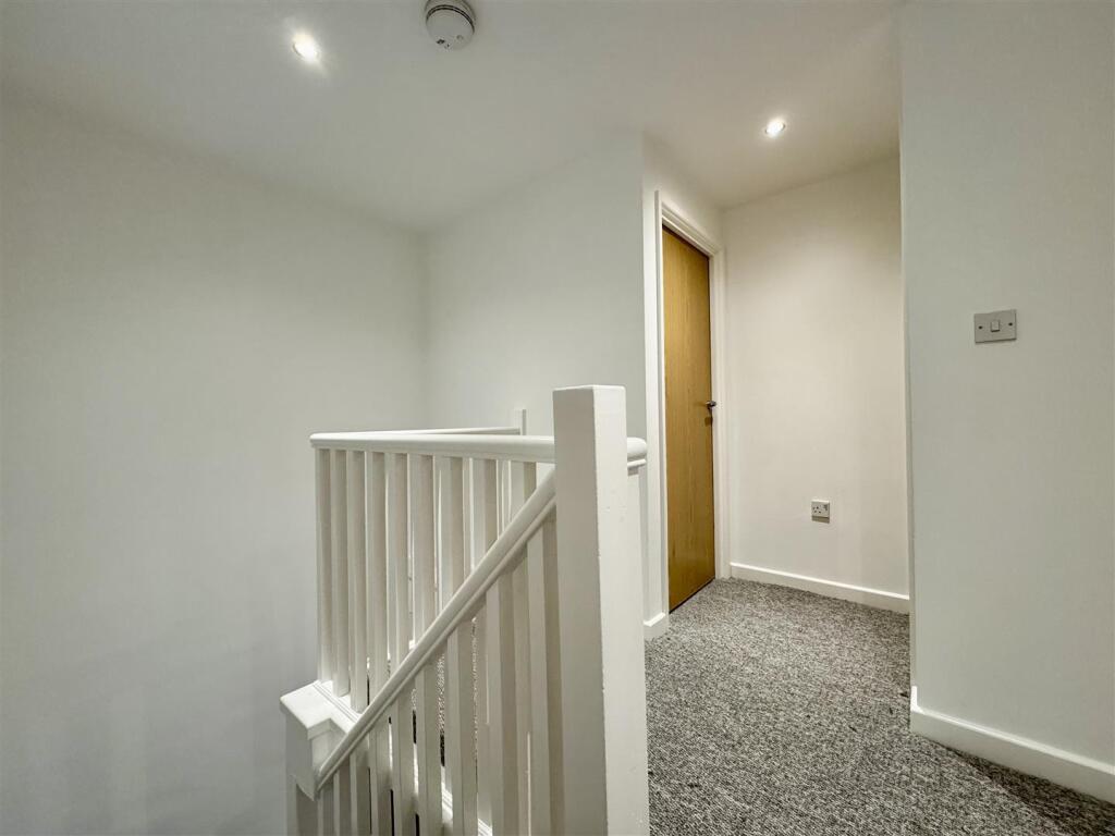 FIRST FLOOR LANDING
