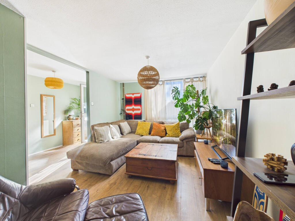 CAM02909G0-PR0494-STILL002