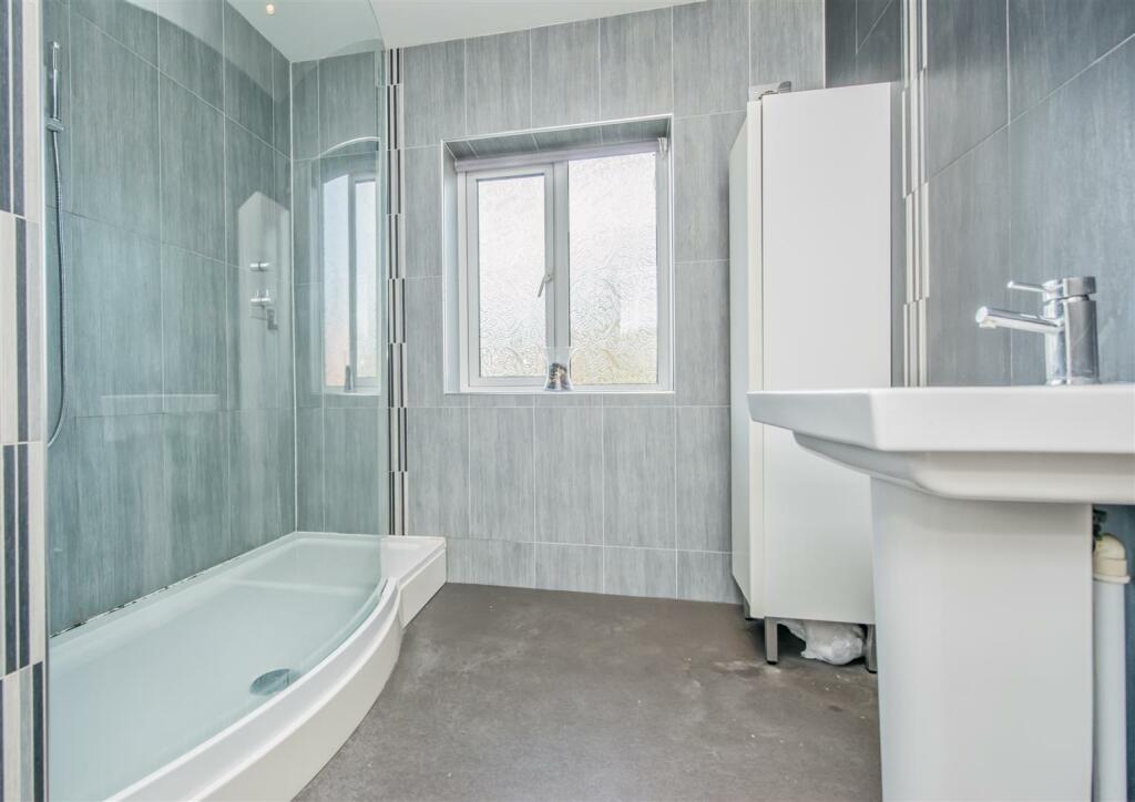 Shower Room / WC: