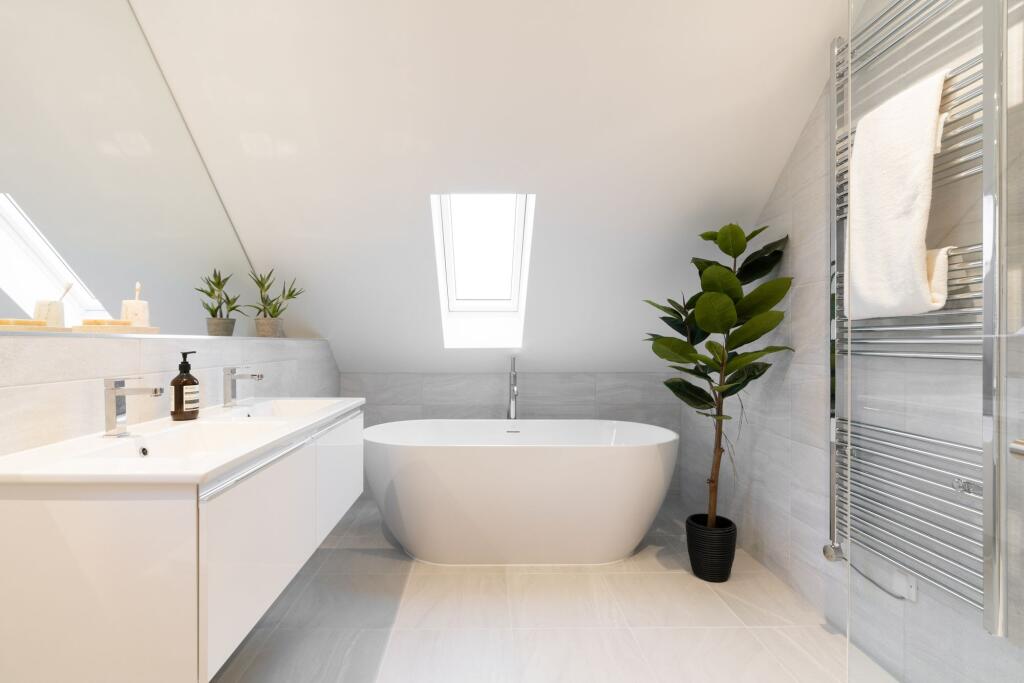 The Swinburne | Master En-Suite Bathroom