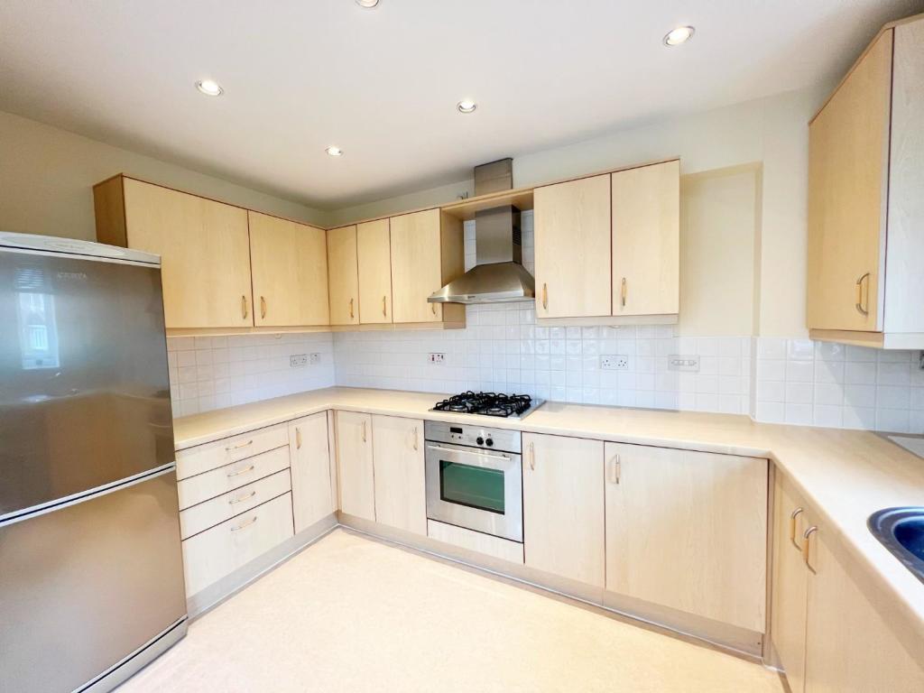 Kitchen 2.jpg