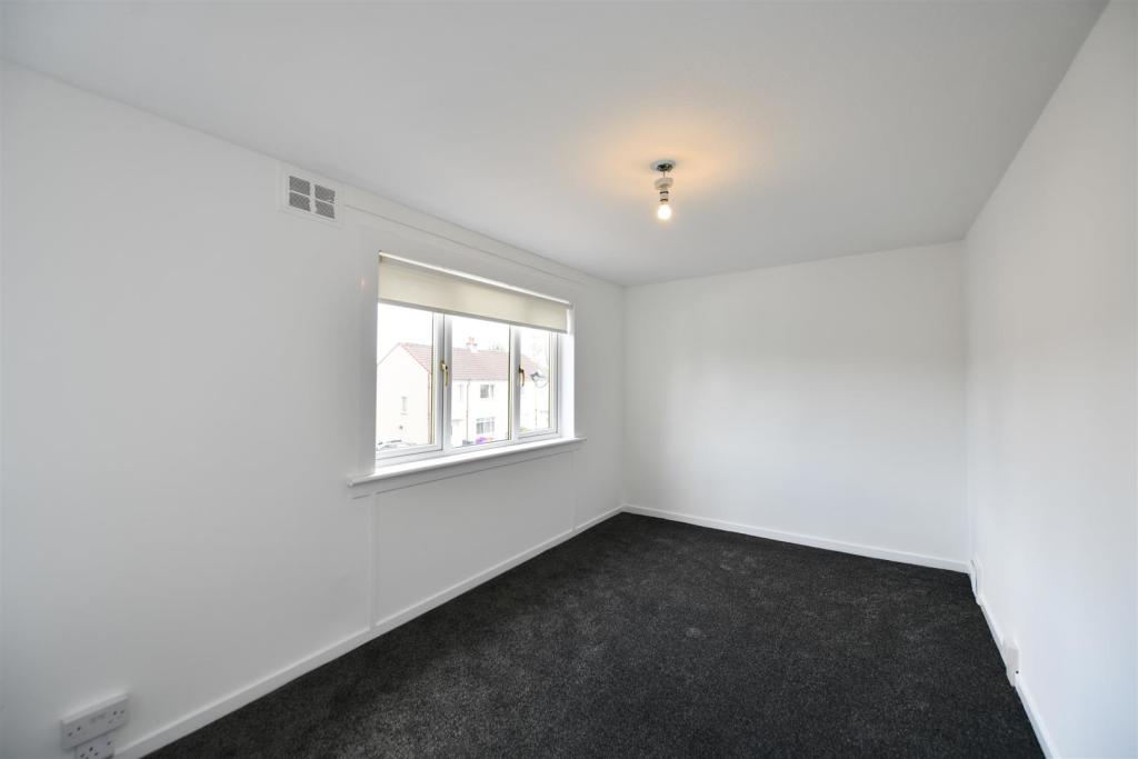 11 Holehouse Drive Bedroom.jpg