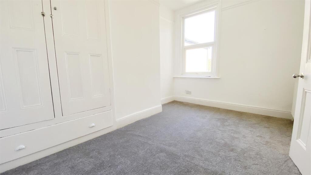 BEDROOM THREE ( MIDDLE )