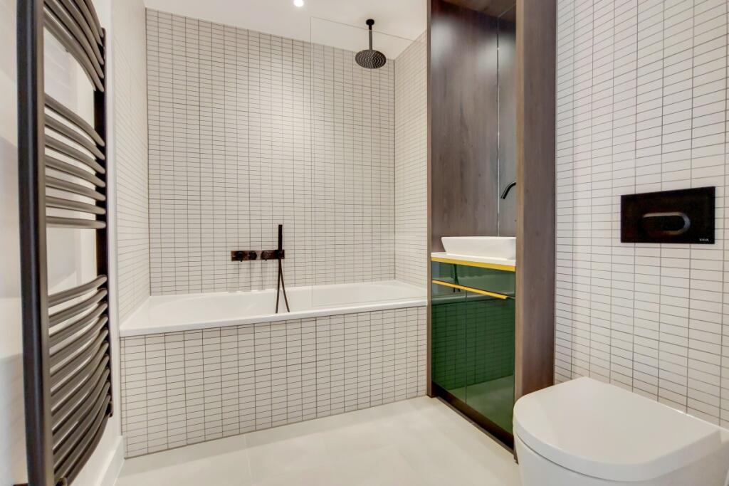 7_Bathroom-0