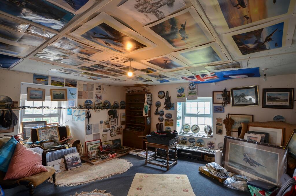 Hill House - TPS 01208 872728 -15