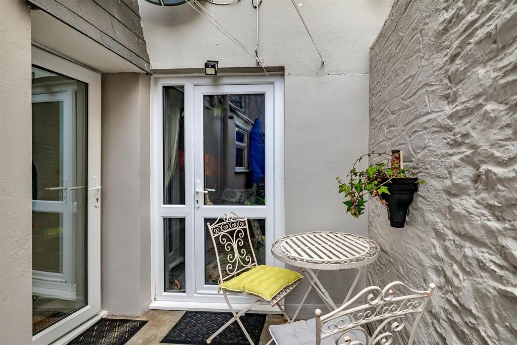 Rear Courtyard Garden