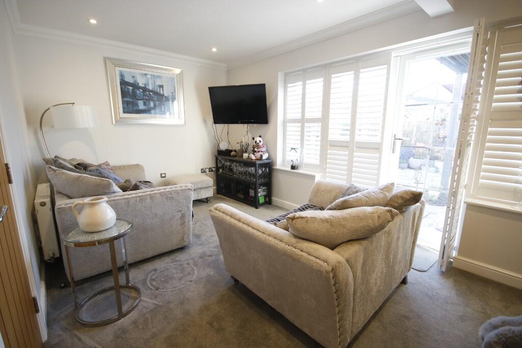 Rear Facing Lounge 