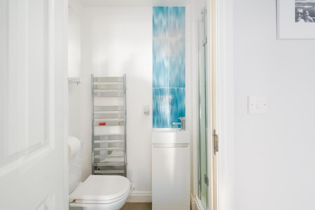 6 TRUBSHAW CLOSE--21.jpg