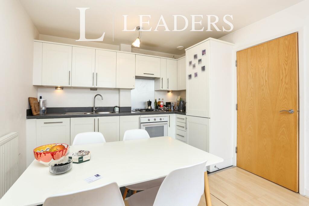 Kitchen / Dining Area