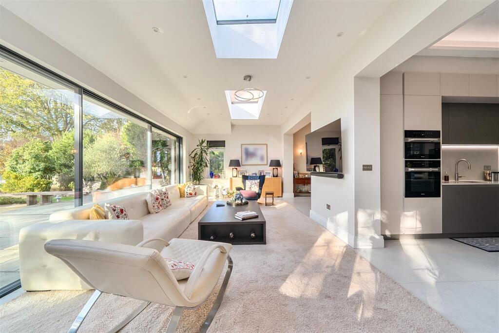 Perry Hill, Worplesdon, Guildford