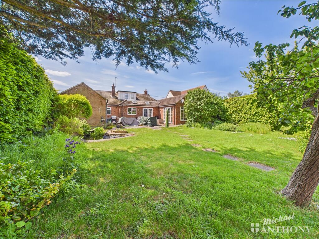 CAM03218G0-PR0636-STILL012