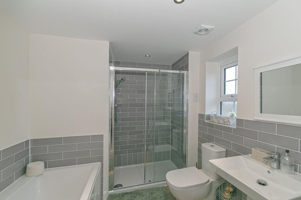 En-Suite Bathroom