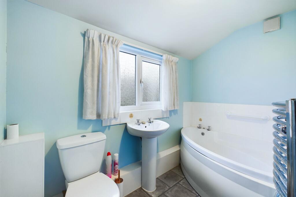 CAM03162G0-PR0208-STILL022