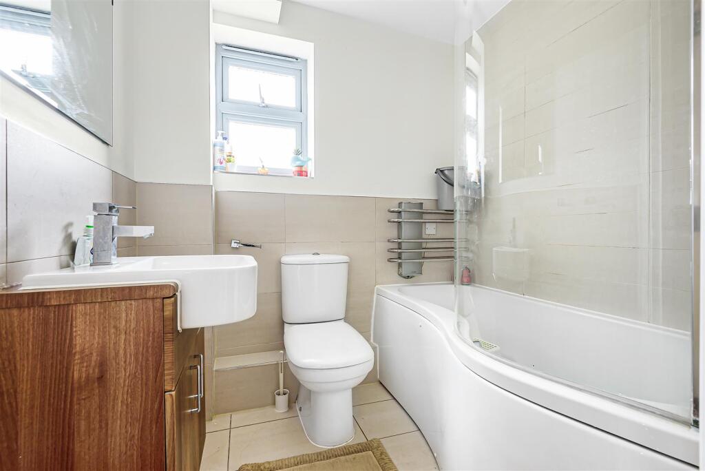 Southam Mews - Bathroom.jpg