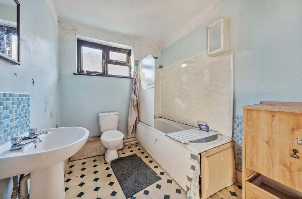 1319715-12-686d65...