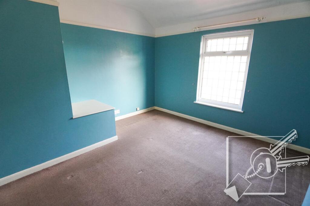 BEDROOM 1: