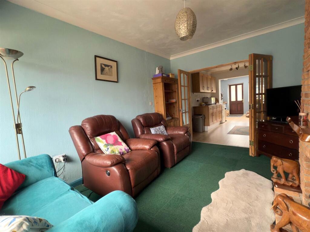 LOUNGE TO KITCHEN.jpg