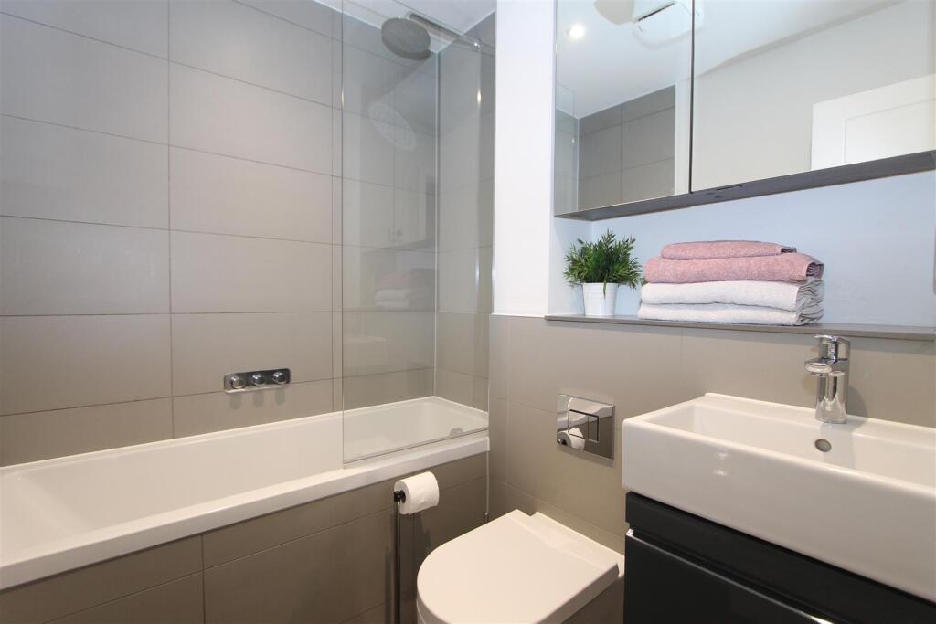 bathroom 1.JPG