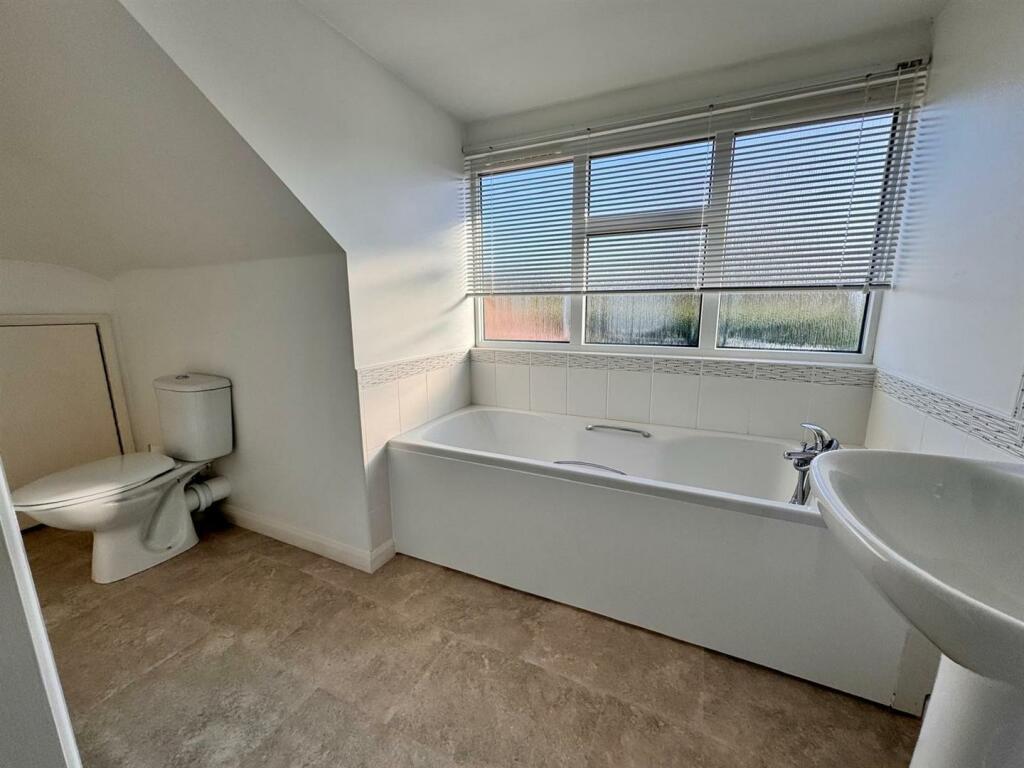 10. Family Bath.jpg