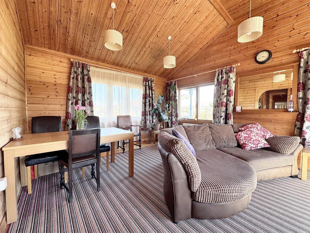 Lounge/Diner (Chalet)