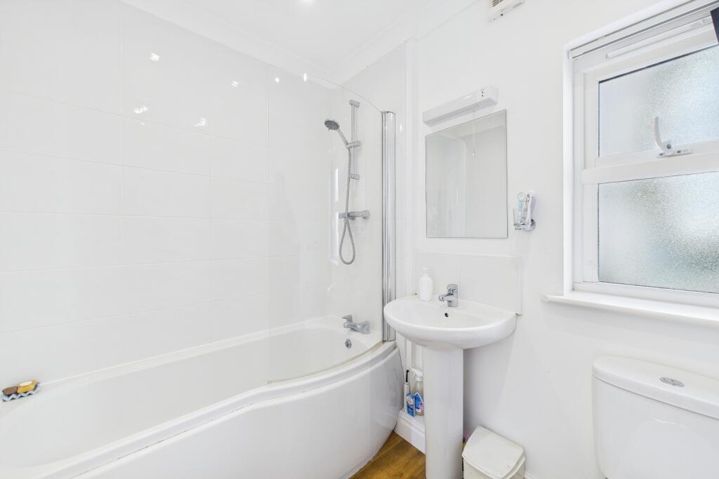 CAM03162G0-PR0229-STILL021