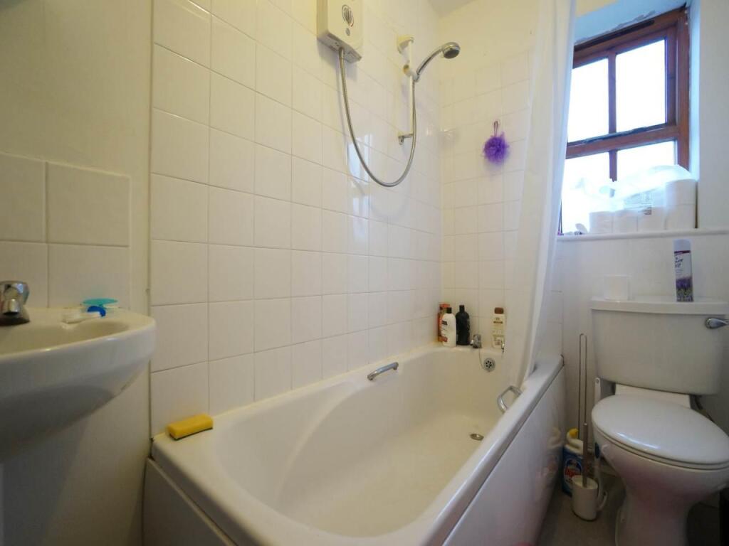 Bathroom1.1.JPG