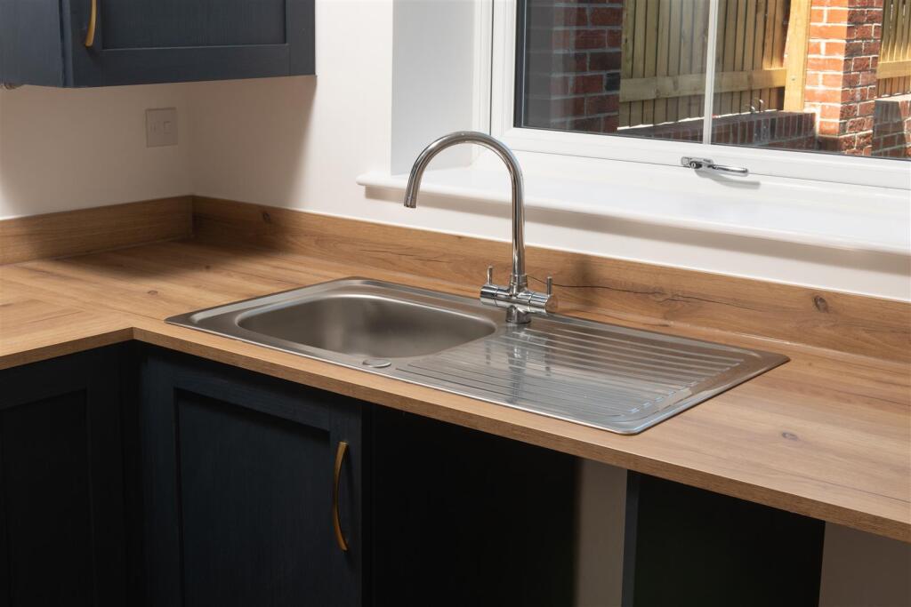 006 Newett_ParsonsGreen__Plot22_Kitchen.jpg