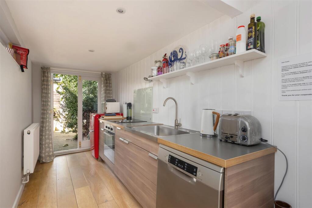 Island Wall, Whitstable