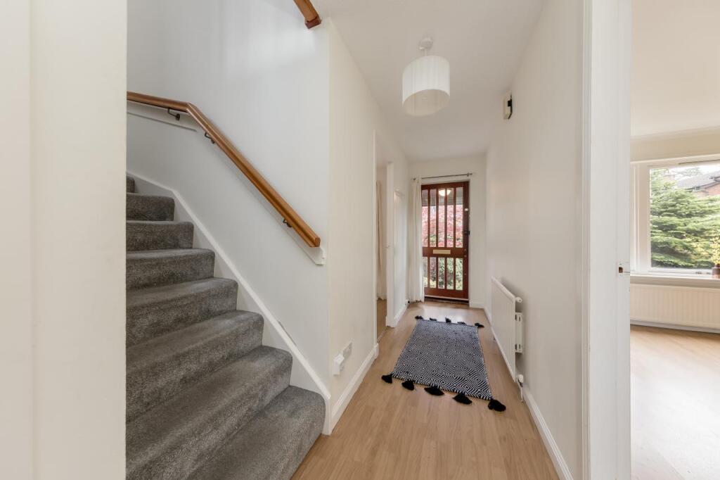 20 Woodfield Park, Colinton, Edinburgh, EH13 0RB