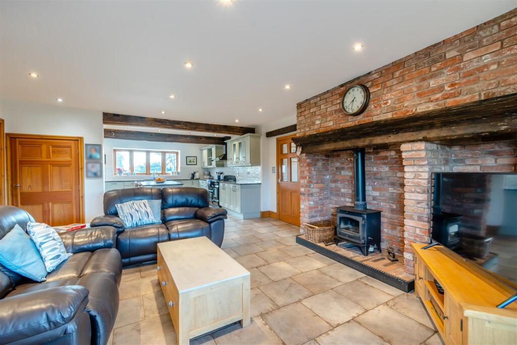 8548843-interior35.jpg