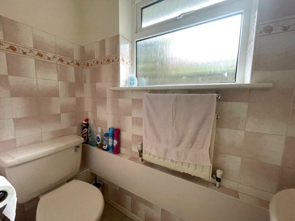Downstairs WC.JPG