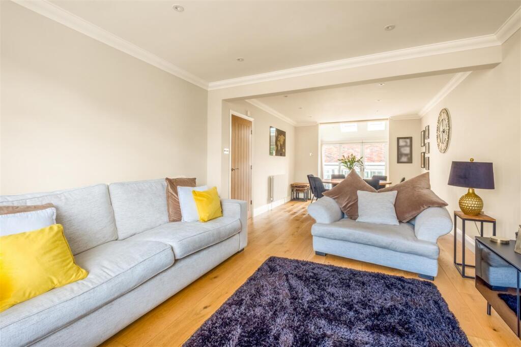 1 windlesham Close-9.jpg