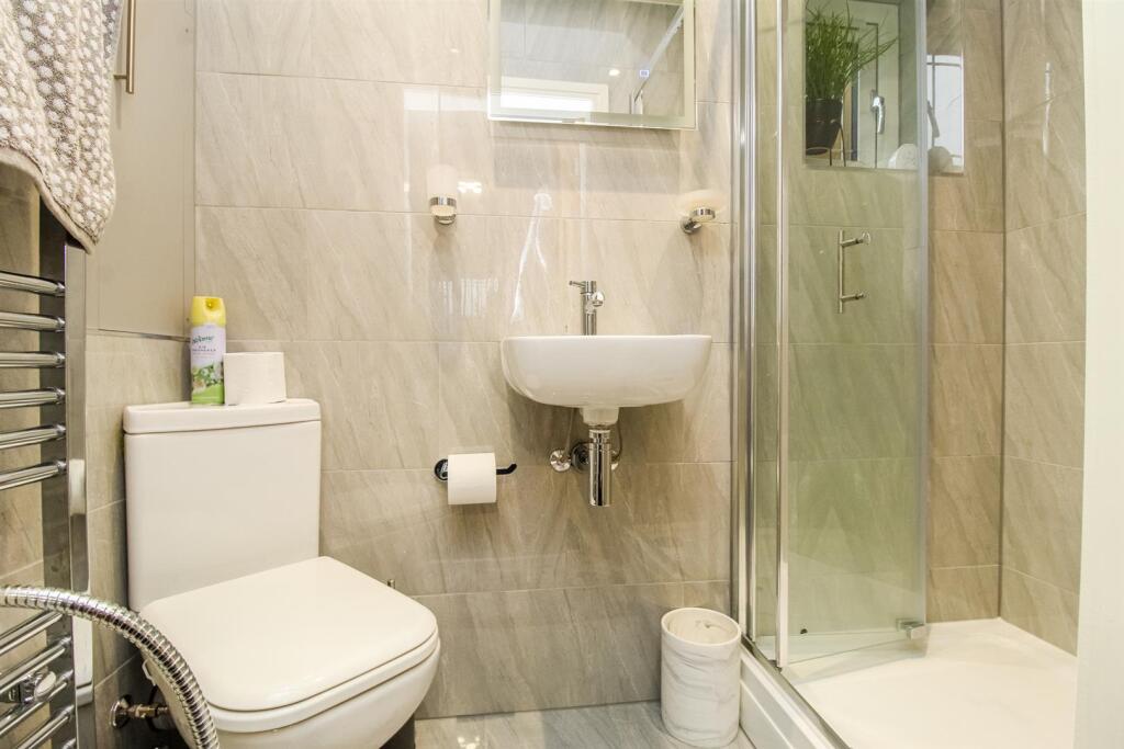 EN SUITE SHOWER ROOM/W.C.