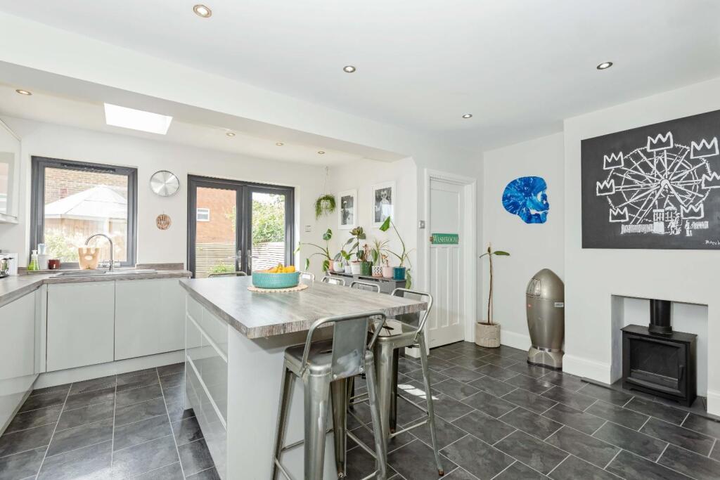 5 Myrtle Crescent_14.JPG