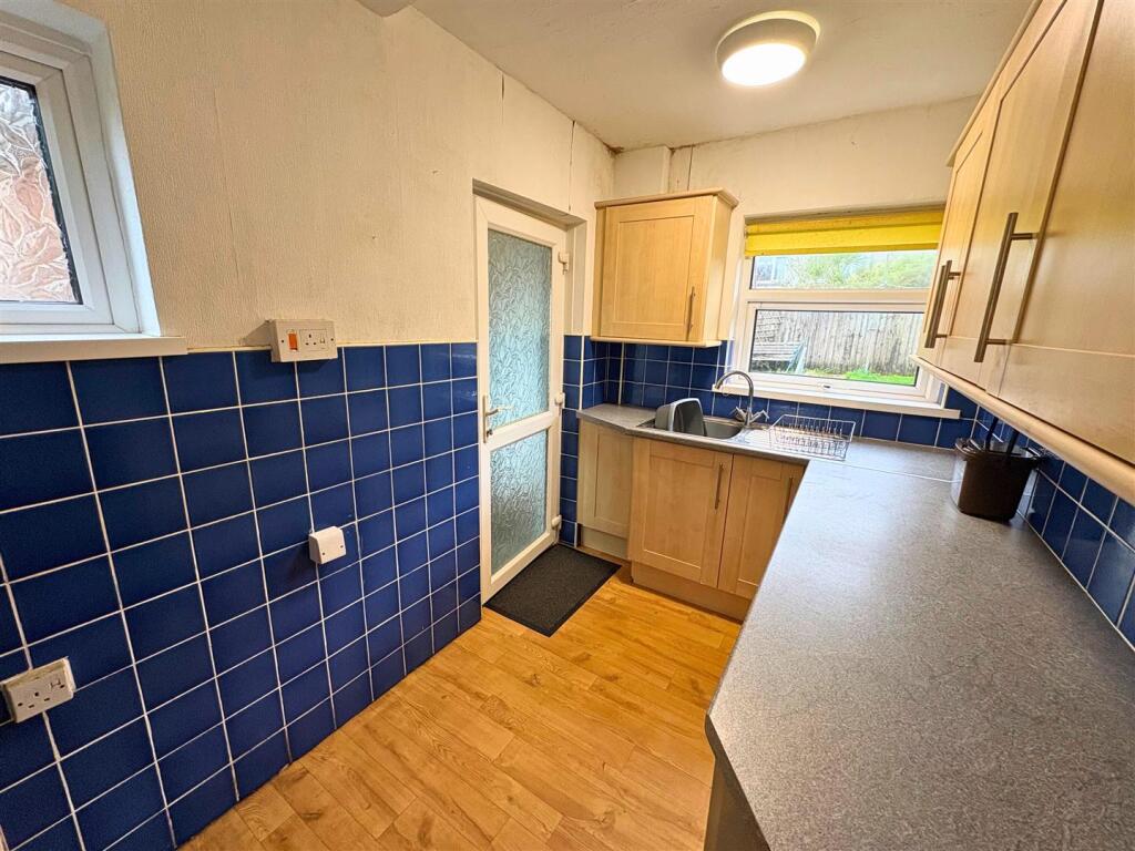 Kitchen a (edit).jpg